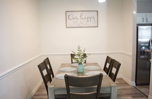 Euless House | Safe, Central, Cozy Home with Private Parking, KING Bed, near DFW Airport & more