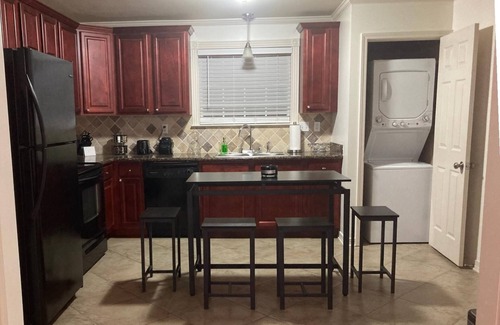 Metairie Condo | SAFE & CENTRALLY LOCATED 2Bed/1Ba 9 mins to Hospitals/French Quarter/Superdome