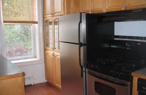 Windsor Terrace Apartment | Safe Charming neighborhood near subway, Prospect Park, restaurants
