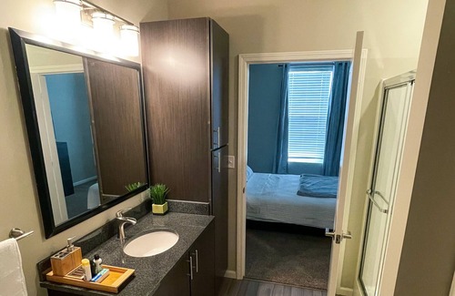 Town and Country Apartment | Safe & Desirable Des Peres- LARGE Luxury Unit