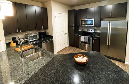 Town and Country Apartment | Safe & Desirable Des Peres- LARGE Luxury Unit