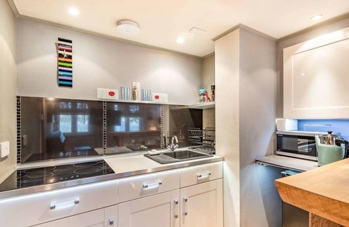 Larkhall Apartment | SAFE HAVEN RETREAT Tranquil Countryside Apartment