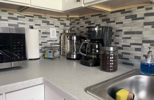 Southeast Yonkers Apartment | Safe Neigborhood-walk to Train-McLean Ave, 30mins to NYC~Easy Parking~Free Wifi