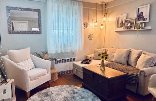 Southeast Yonkers Apartment | Safe Neigborhood-walk to Train-McLean Ave, 30mins to NYC~Easy Parking~Free Wifi