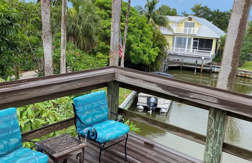 Sebastian Apartment | Safe quiet Sebastian bungalow on the water; a 5 minute drive to the Wabasso Bch