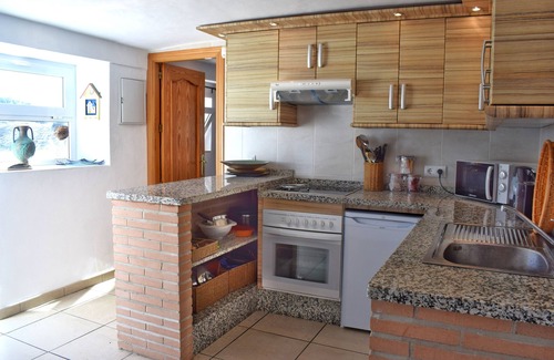 Pruna Apartment | SAFE & SECURE CASA DALI PRIVATE POOL & PATIO AREA.