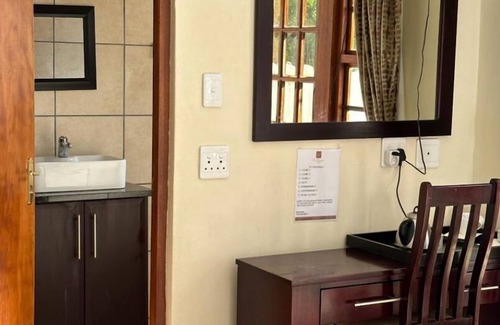 Mokopane House | Safe Stay Guest Housennear town, garages & schools & restaurants