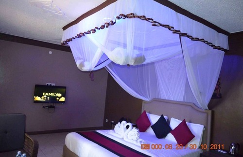Entebbe Hotel | Saffron Beach Bistro & Cottages - Honeymoon Suite 1