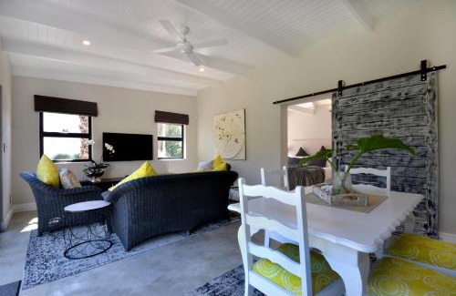 Sandbaai Apartment | SAFFRON COTTAGE