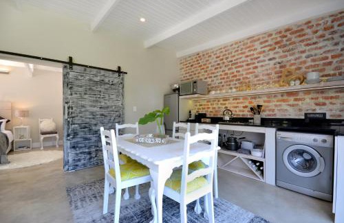 Sandbaai Apartment | SAFFRON COTTAGE