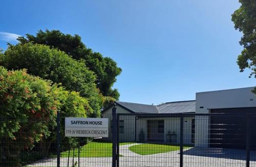 Sandbaai House | Saffron House