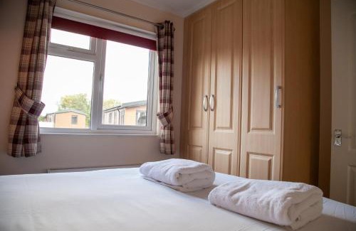 Malton Cabin | Saffron Lodge With Hot Tub