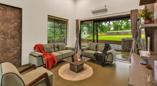 Uddar Villa | SaffronStays Fernshade