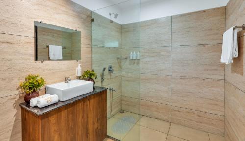 Uddar Villa | SaffronStays Fernshade