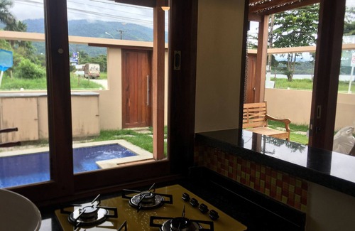 Jabaquara House | Safira House. Beautiful 3 suite house in front of the sea with private swimming pool and BBQ area