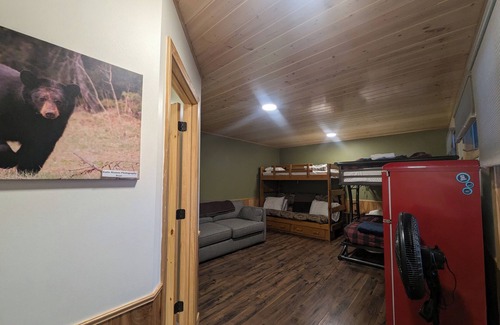 Grand Marais Cabin | Saganaga Lodge Large Family Room #5