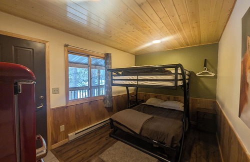 Grand Marais Cabin | Saganaga Lodge Small Room #2