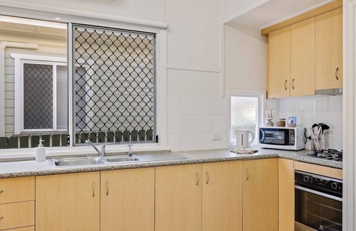 East Toowoomba House | Sage Cottage! CBD Perfection!