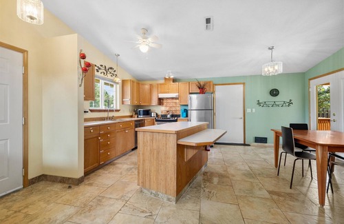 Mountain View District House | Sage Country Retreat – Quiet 3 BDR, ADA Accessible & Close to Downtown!