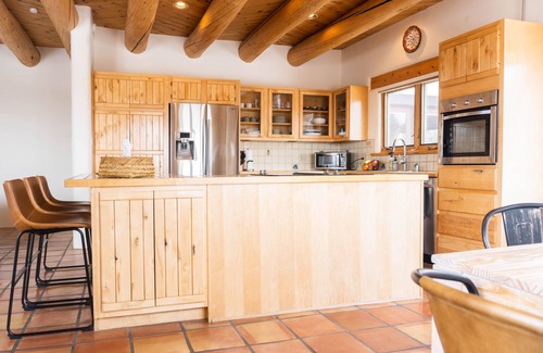 El Prado House | Sage House - cozy adobe, incredible views, hot tub