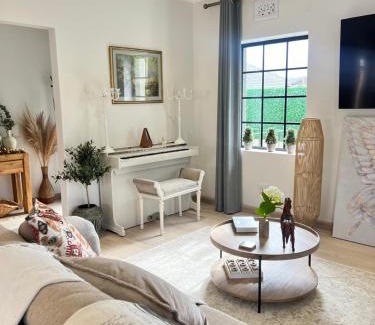 Redhill House | Sage Serenity Retreat