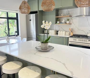 Redhill House | Sage Serenity Retreat
