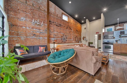 Lexington Apartment | Sage&Wildflowers Loft, DT Lex