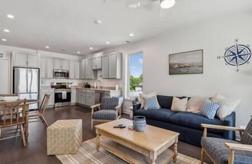 Issue Apartment | Sail Away
