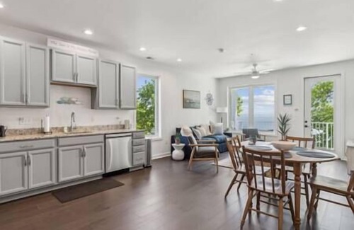 Issue Apartment | Sail Away