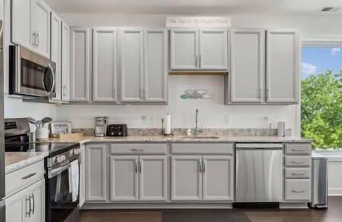 Issue Apartment | Sail Away