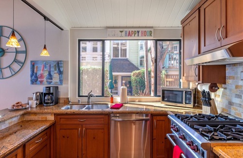 Mission Beach House | Sail Bay Sanctuary with Waterfront Patio & Sunset Views - Bayside Breeze