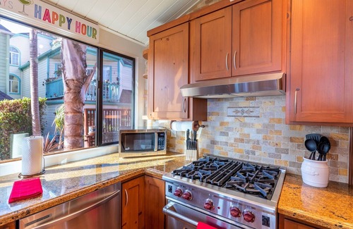 Mission Beach House | Sail Bay Sanctuary with Waterfront Patio & Sunset Views - Bayside Breeze