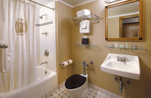 Harbor Hotel | Sail to Comfort! 4 Historic Units, Pets Allowed, Close to Battleship Iowa Museum