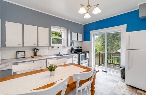 Lunenburg Apartment | Sailboat Suite - Heart of Lunenburg