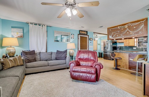 Rockport House | Sailfish Sunrise | House in Rockport with decks, a washer/dryer, & central AC