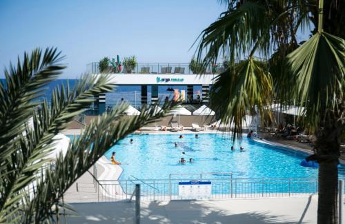 Kiris Resort | Sailor's Beach Club