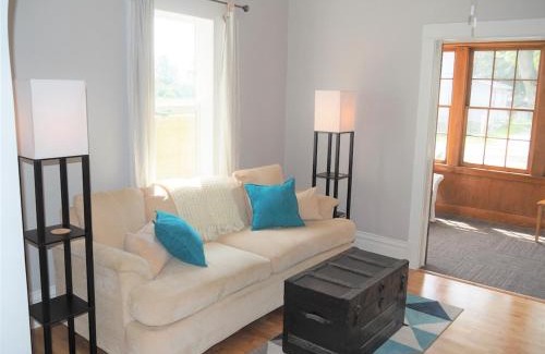 Manistee House | Sailor's Delight - Remodeled And Super Cute!