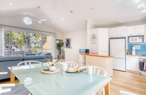 Inverloch House | Sails 12 Inverloch - Delightful Seaside Retreat