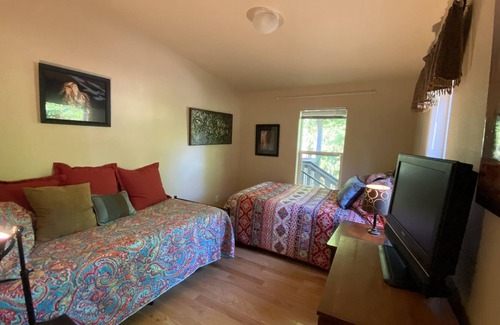 Gaston Cabin | Sain Creek Retreat at Hagg Lake, OR, 1 BDR/1BATH secluded Cabin sleeps 3 with AC