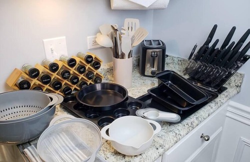 St. Charles Apartment | Saint Charles Lovely 2BD | River Trail, Forest Preserve!