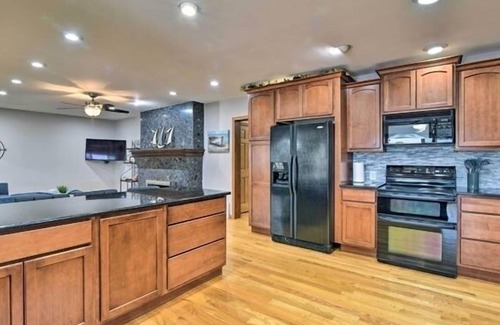 Algonac House | Saint Clair River front Retreat With 6 Beds - Enjoy Fishing-Kayak-Relax