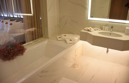 Ain Al Mraiseh Hotel | Saint Georges Hotel & Resort