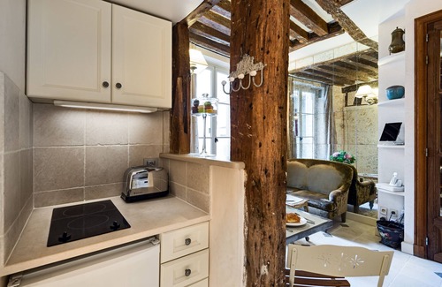 Saint-Thomas-d'Aquin Apartment | Saint Germain Beautiful Sudio