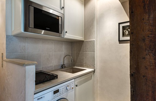 Saint-Thomas-d'Aquin Apartment | Saint Germain Beautiful Sudio