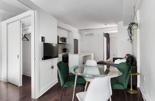 Quartier des Spectacles Apartment | Saint-Laurent Montreal