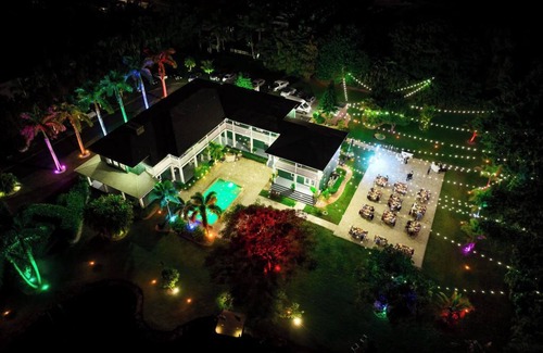 Davie House | Saint Patrick Palace - Wedding-Ready Luxury Estate w/Pool & Guest Cottage