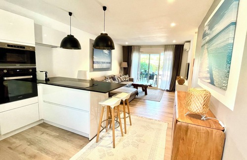 Cote d'Azur- French Riviera House | Saint-Tropez House with garden, 2 bedrooms sleeps 5, beach 50 m.