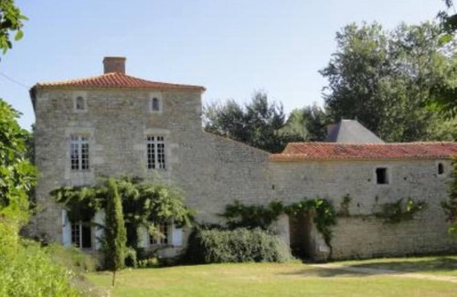 Sainte-Hermine House | Sainte Hermine: Outstanding mansion of 16th century