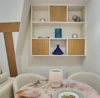 Saint-Germain-des-Pres Apartment | SaintGermainByCecile - Luxueux 2 pièces AC Bianca