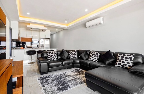 La Mercy Apartment | Sairia House - Three Bedroom Apartment, Sleeps 6